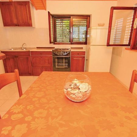 Gorgeous Apartment In Prigradica With Kitchen Exterior foto
