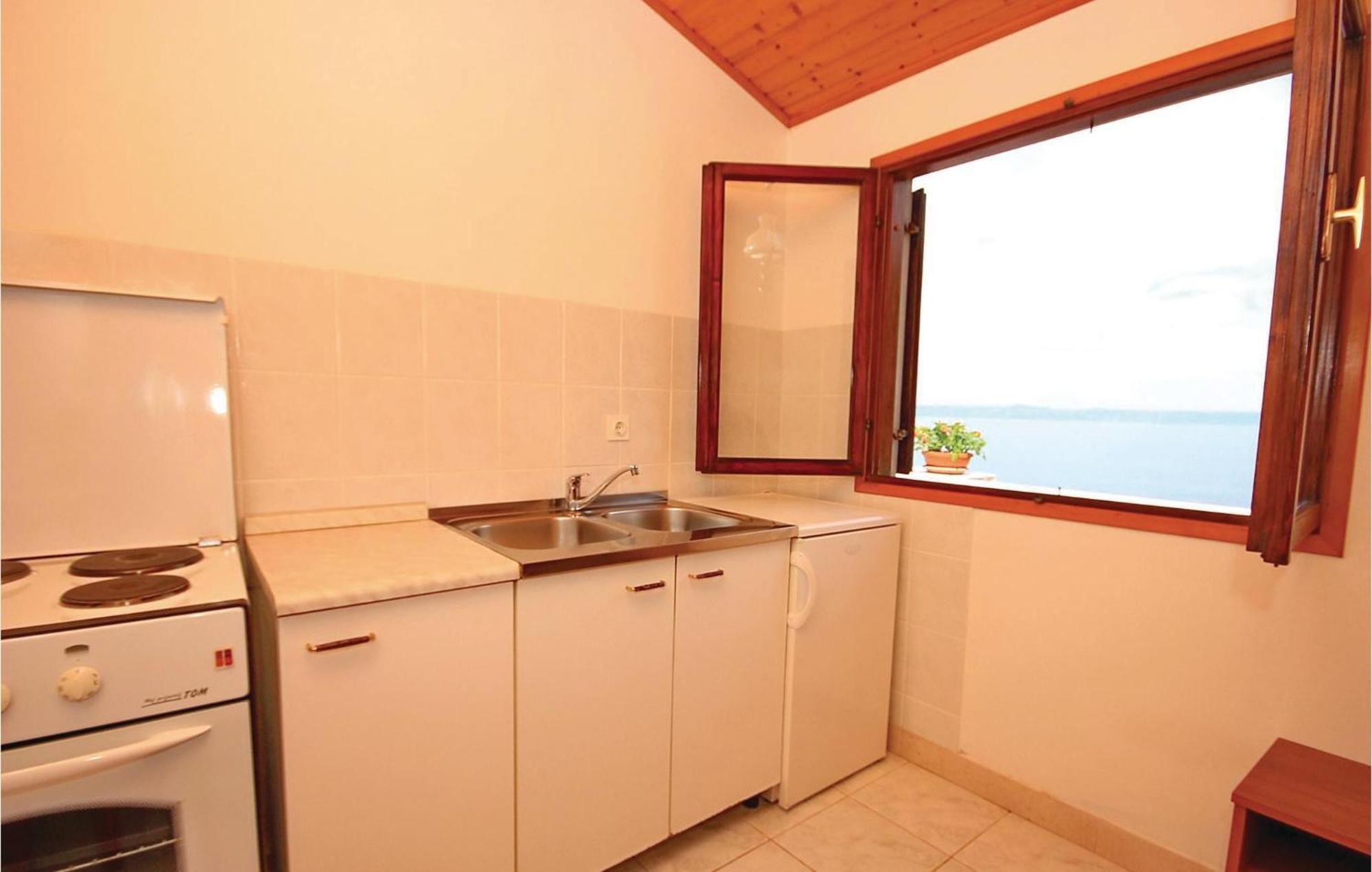 Gorgeous Apartment In Prigradica With Kitchen Exterior foto