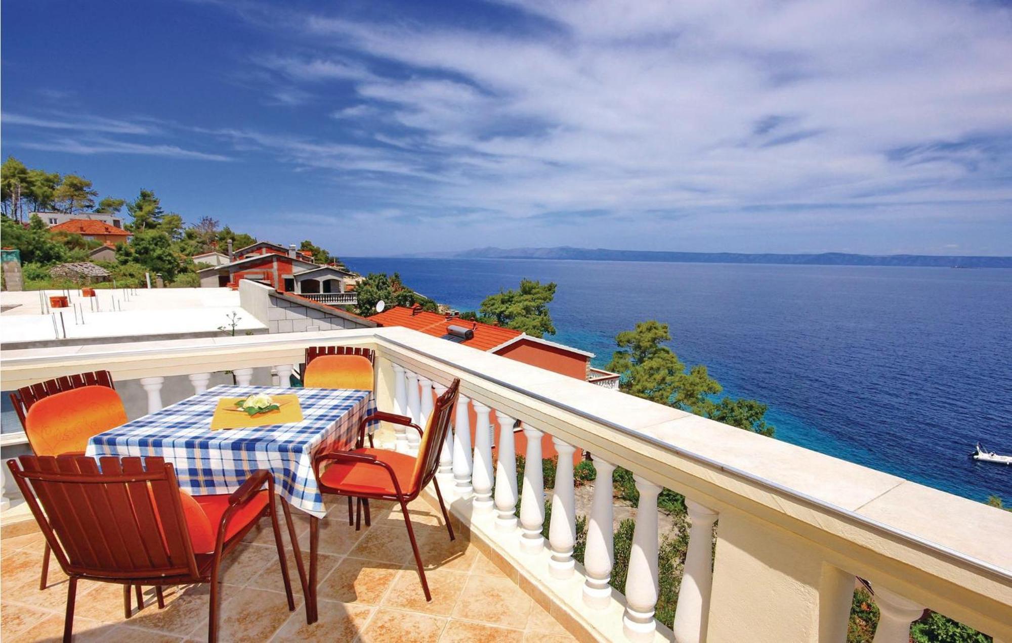 Gorgeous Apartment In Prigradica With Kitchen Exterior foto