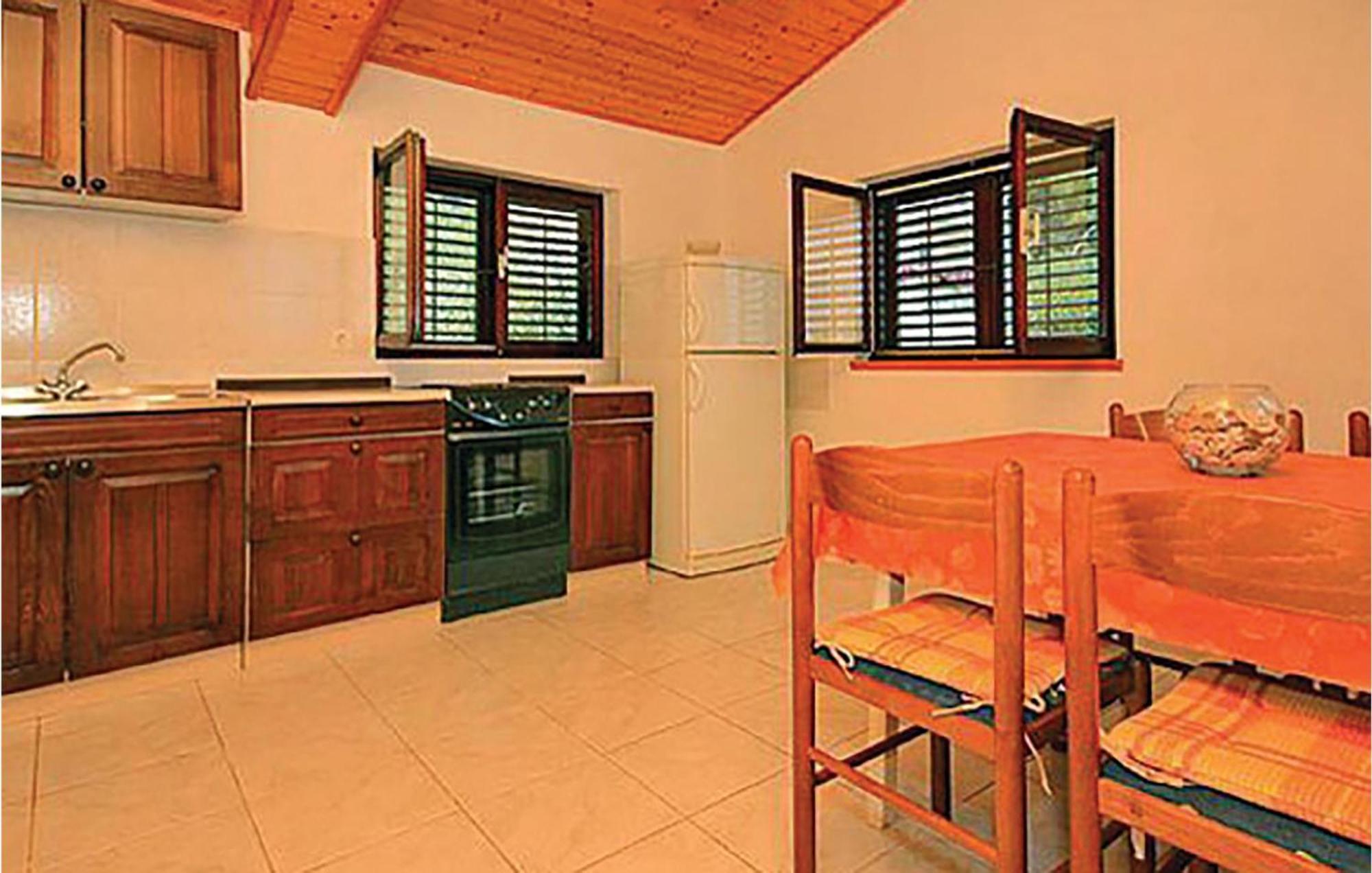 Gorgeous Apartment In Prigradica With Kitchen Exterior foto