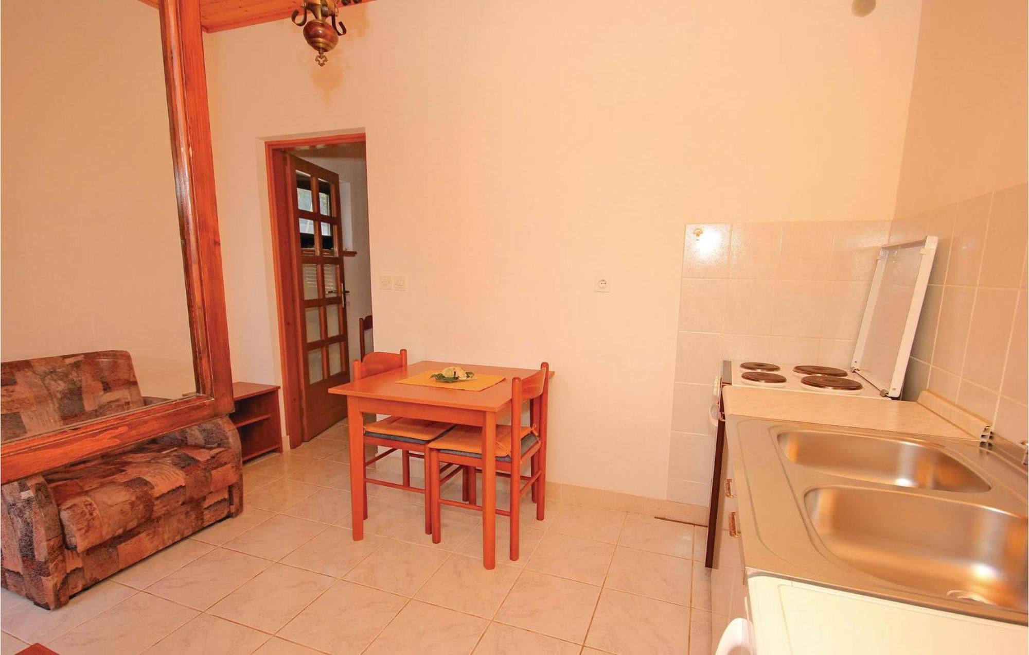 Gorgeous Apartment In Prigradica With Kitchen Exterior foto